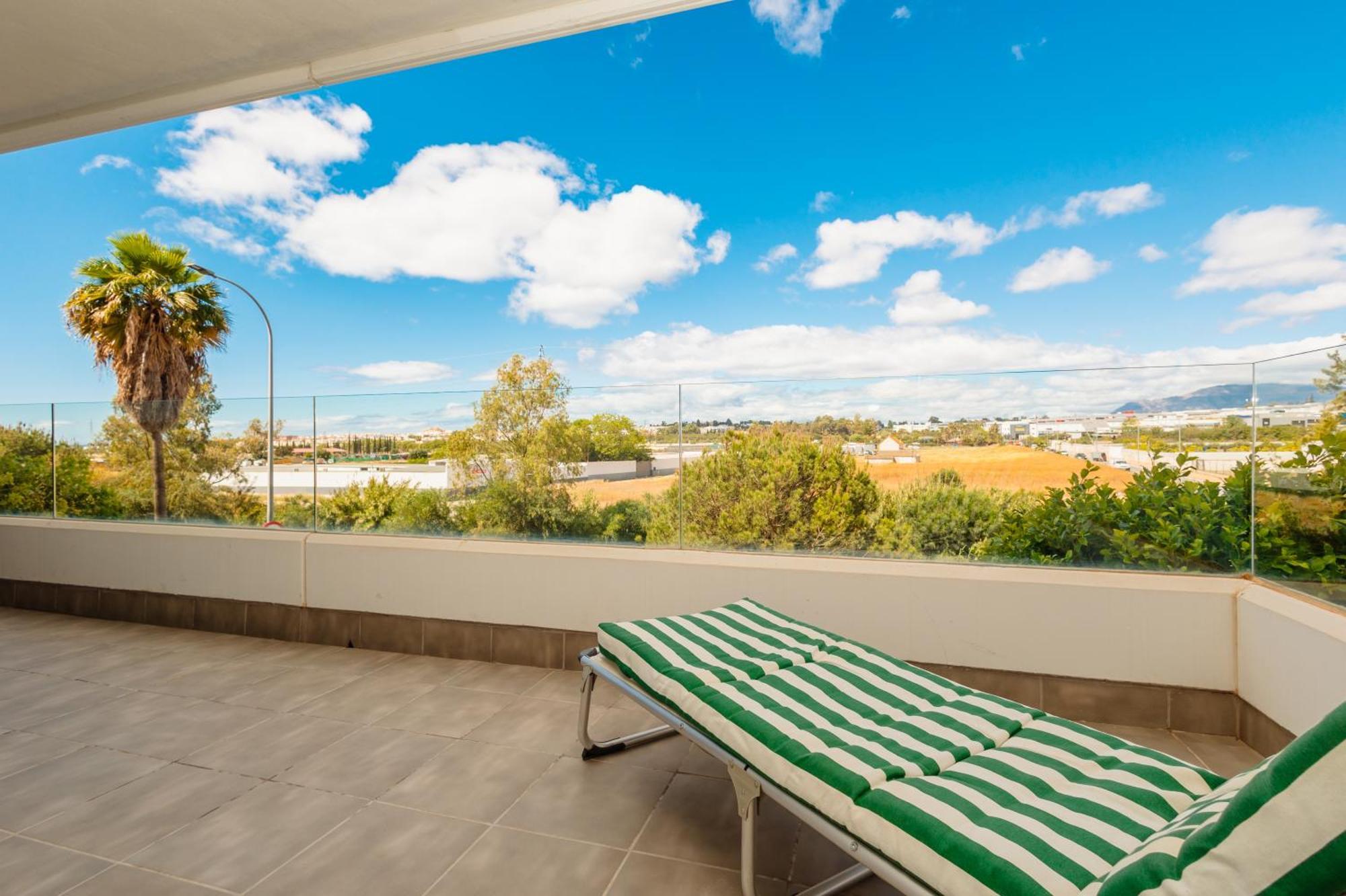 Contemporary 2 Bedroom In Nueva Andalucia Apartamento Marbella