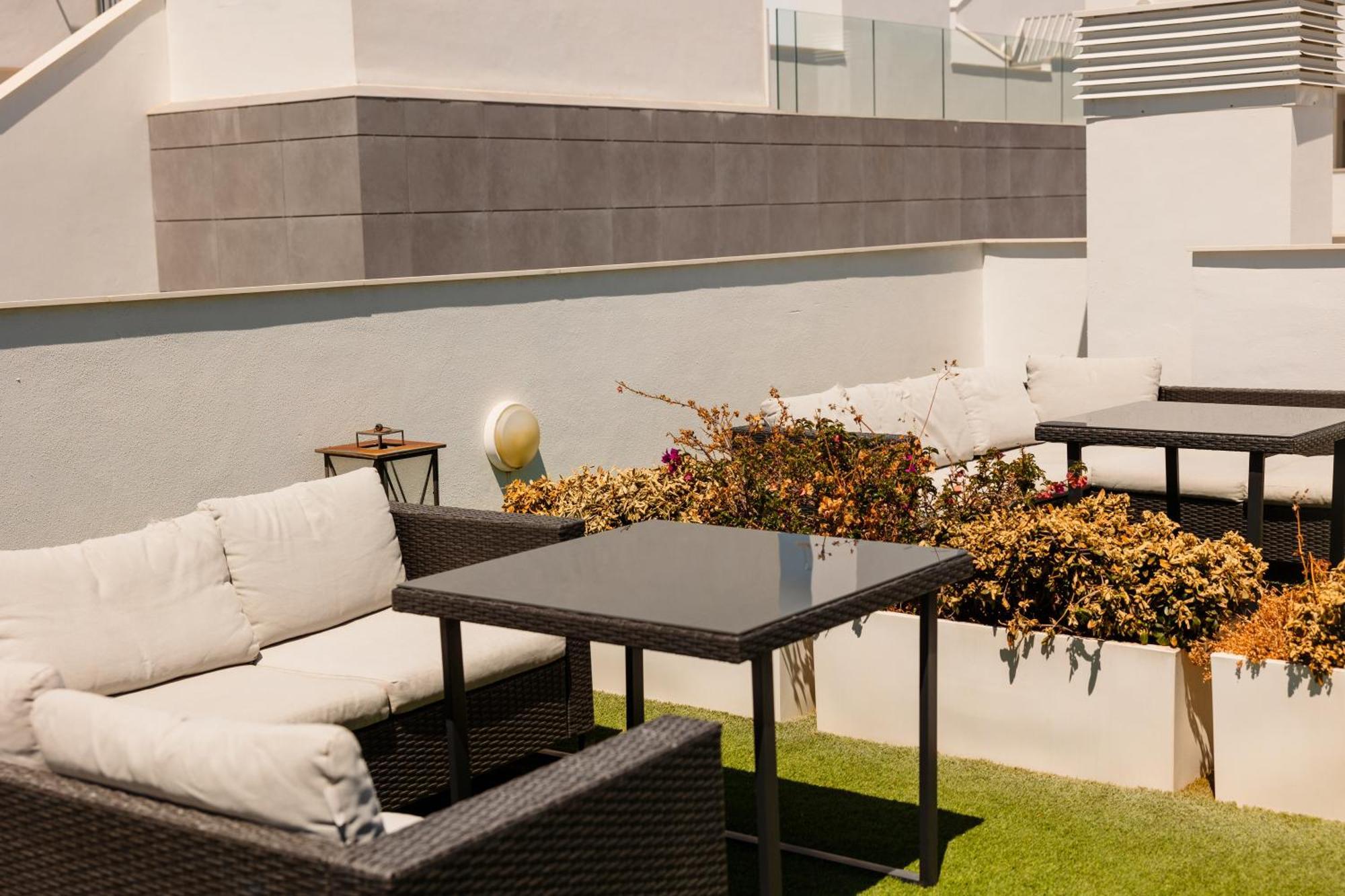 Contemporary 2 Bedroom In Nueva Andalucia Apartamento *