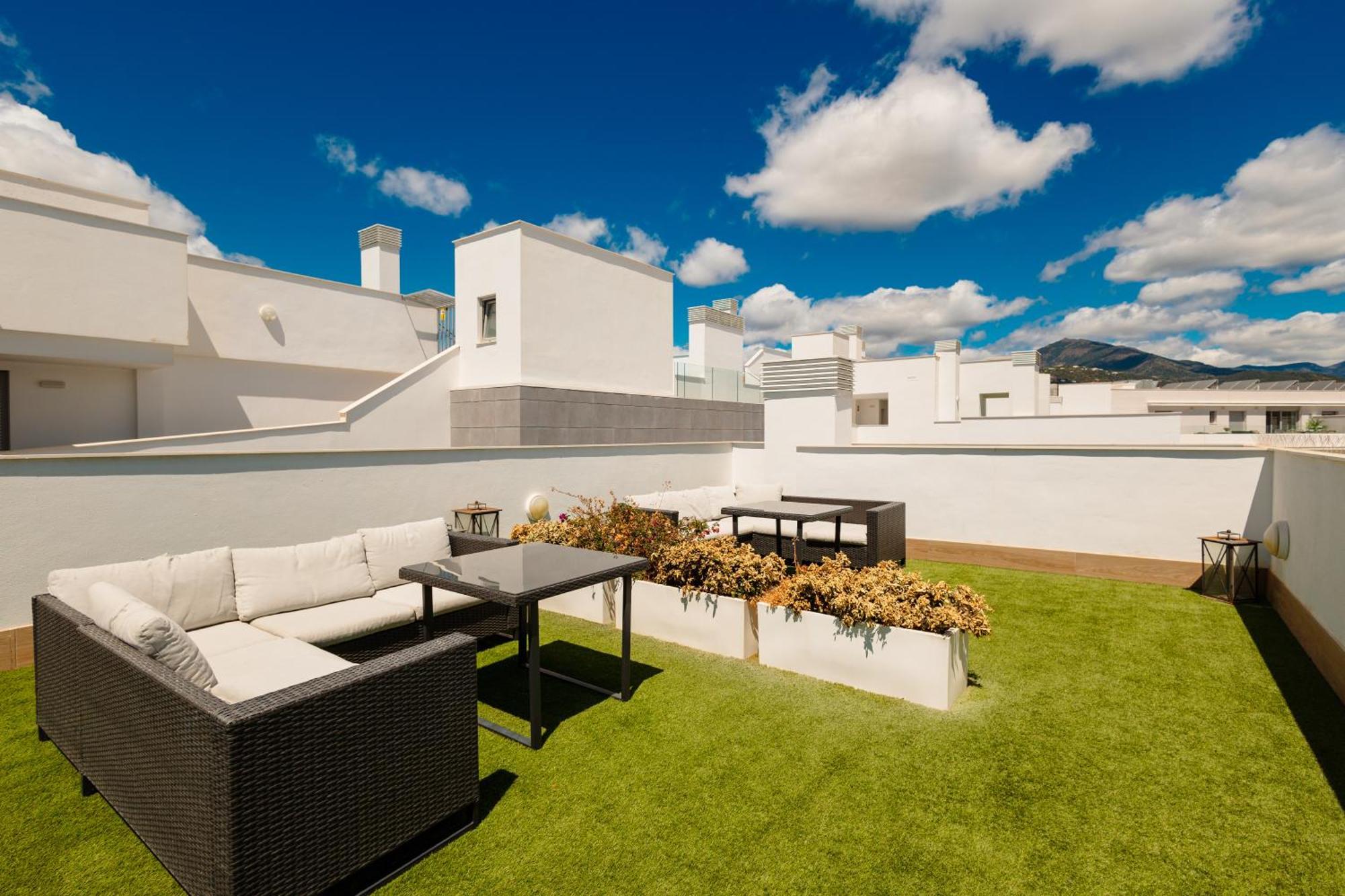Contemporary 2 Bedroom In Nueva Andalucia Apartamento *