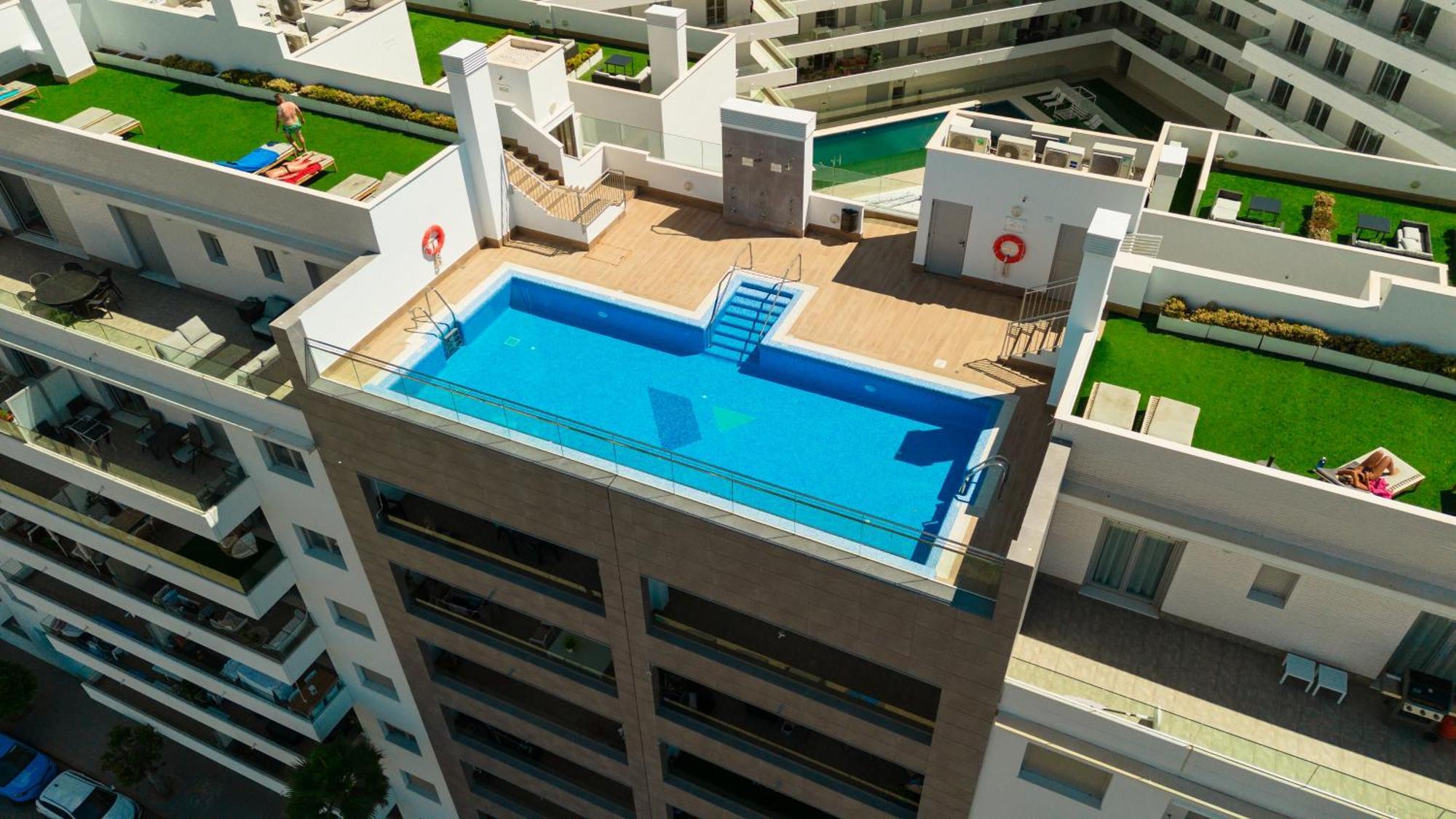 Contemporary 2 Bedroom In Nueva Andalucia Apartamento